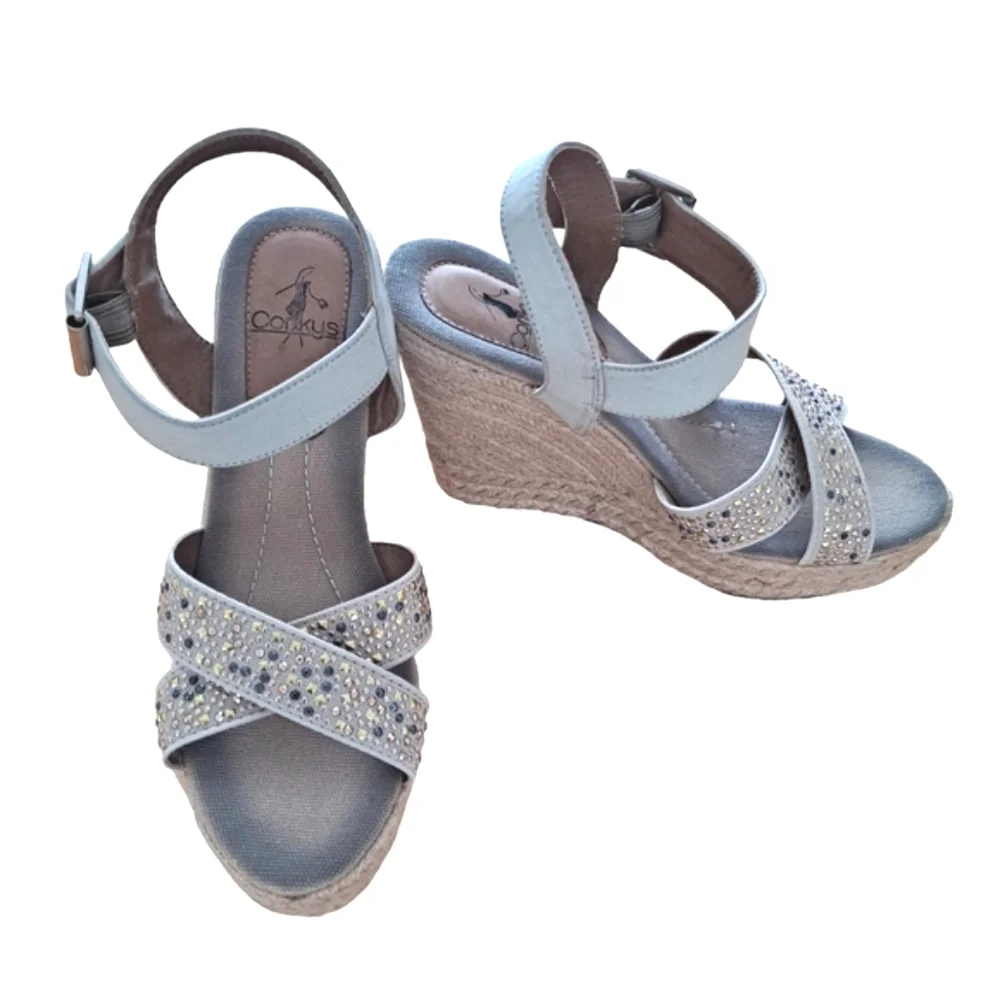Corkys Tan Nude Beige Studded Wedge Espadrille Criss Cross Sandals sz9